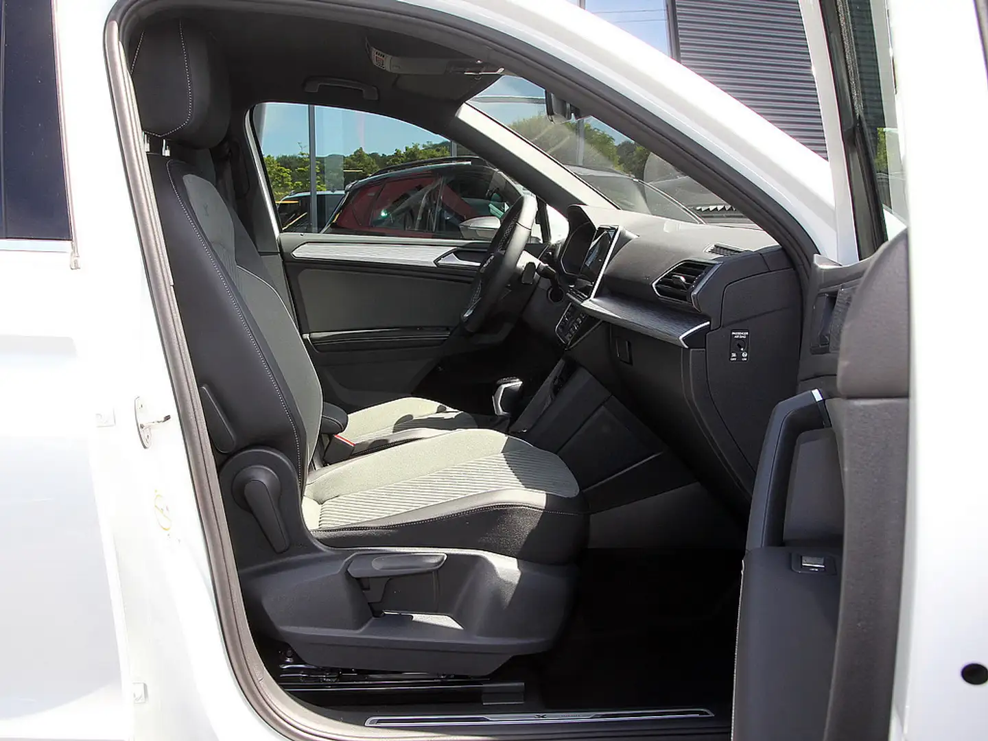 SEAT Tarraco 1.4 TSI Xperience e-HYBRID AHK NAVI F Weiß - 2