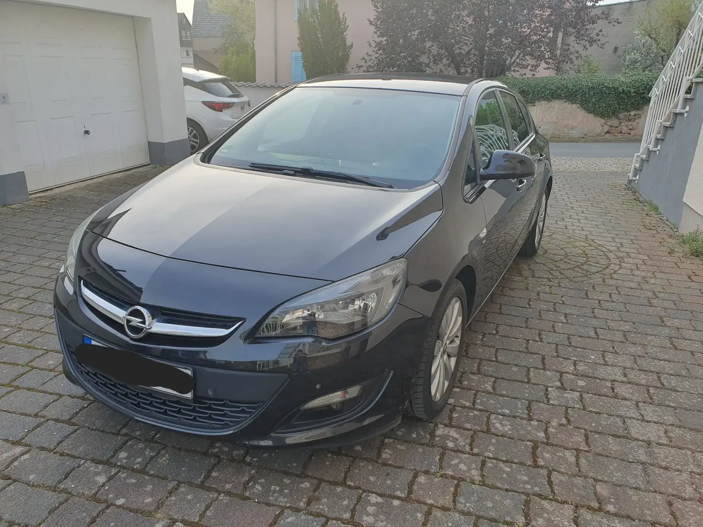 Opel Astra Energy Schwarz - 1