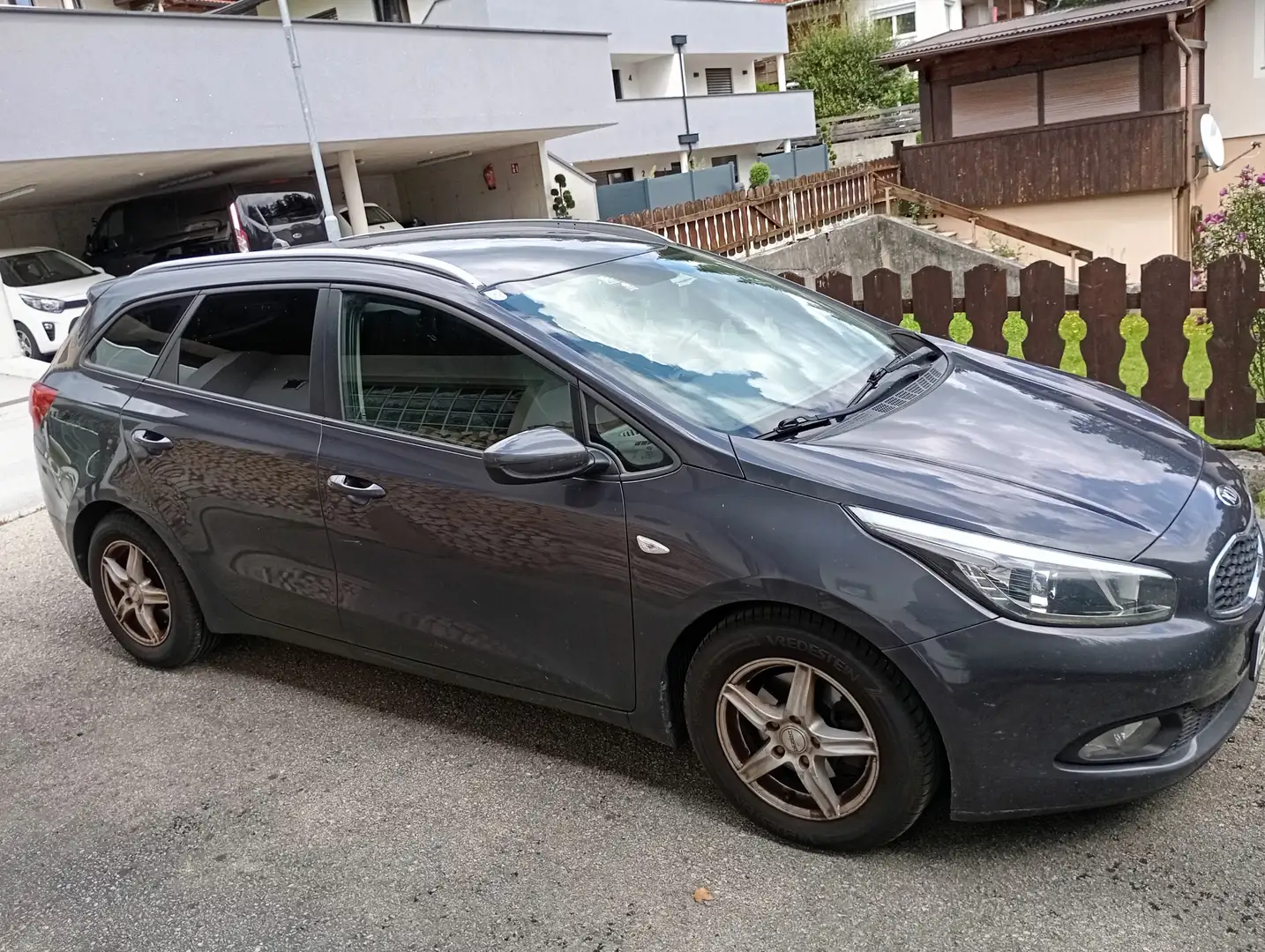 Kia Ceed / cee'd cee'd 1,4 CRDi Cool Cool Grau - 2