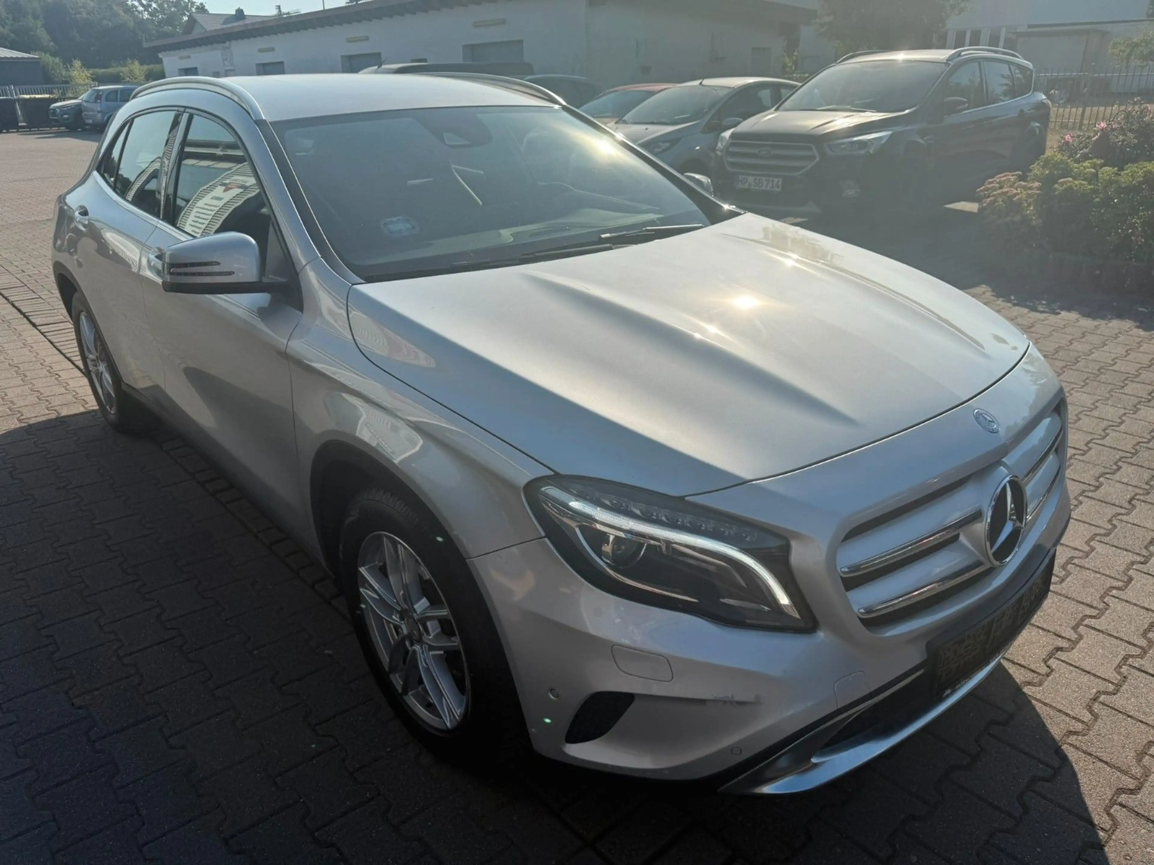 Mercedes-Benz GLA 180 LED Navi Teilleder Alu PDC SHZ FSE — photo 7