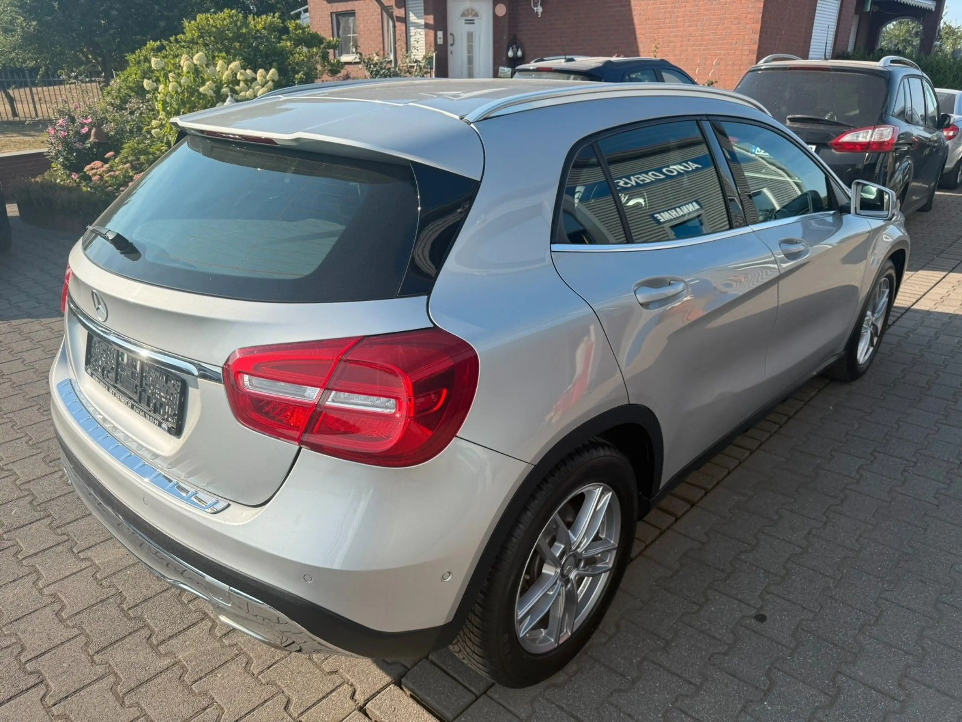 Mercedes-Benz GLA 180 LED Navi Teilleder Alu PDC SHZ FSE — photo 5