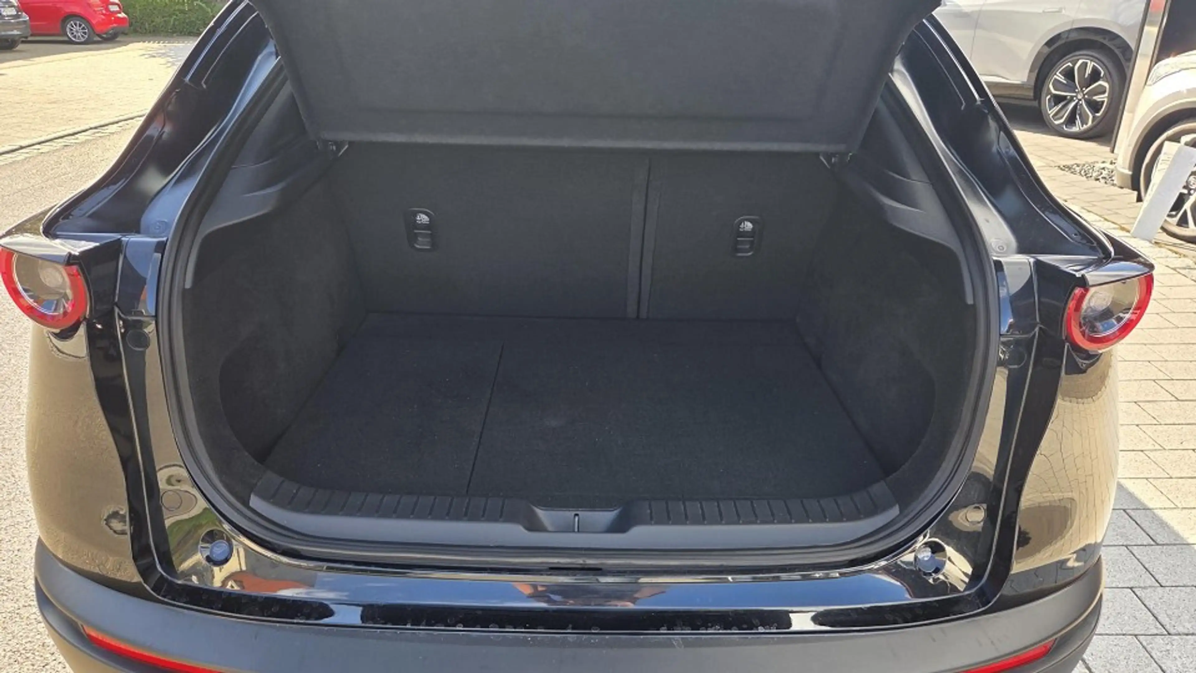 Mazda CX-30 als Seclection, 8-Fach Bereift Herstellergarantie — photo 8