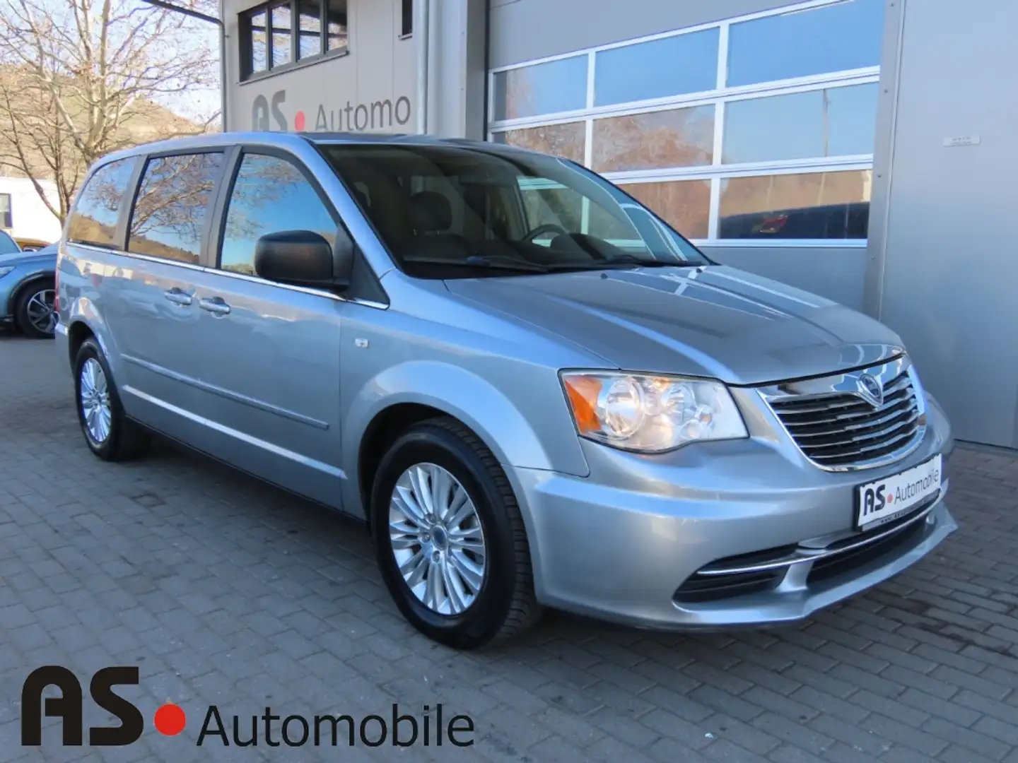Lancia Voyager Silver 2.8 7-Sitzer 2.Hd*Aut*Temp*Klima Сірий - 1