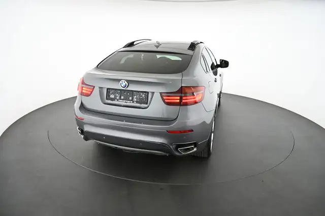 BMW X6 view 12