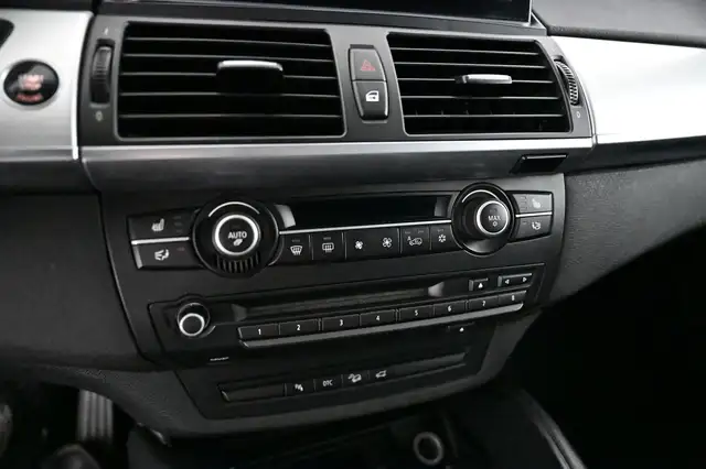 BMW X6 view 21
