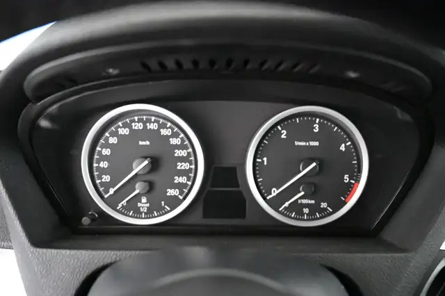 BMW X6 view 22
