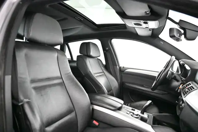 BMW X6 view 24