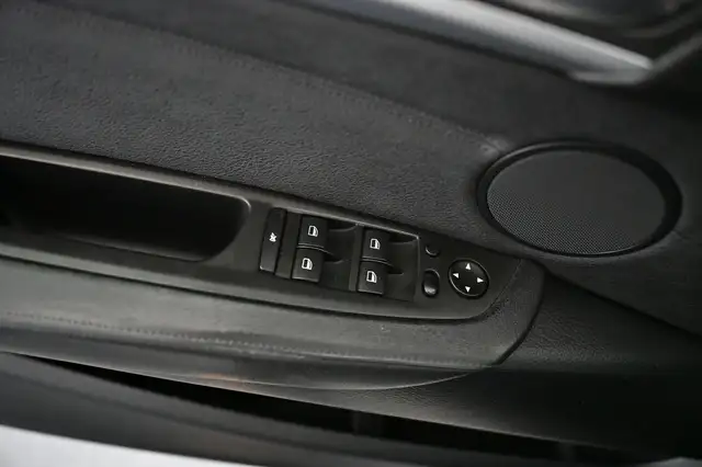 BMW X6 view 23