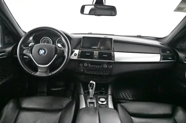 BMW X6 view 17