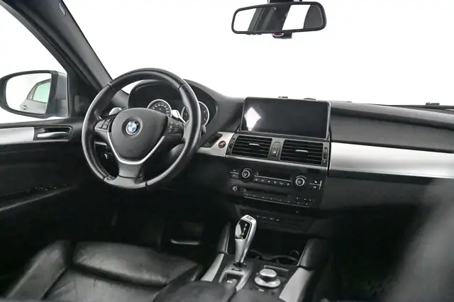 BMW X6 view 18