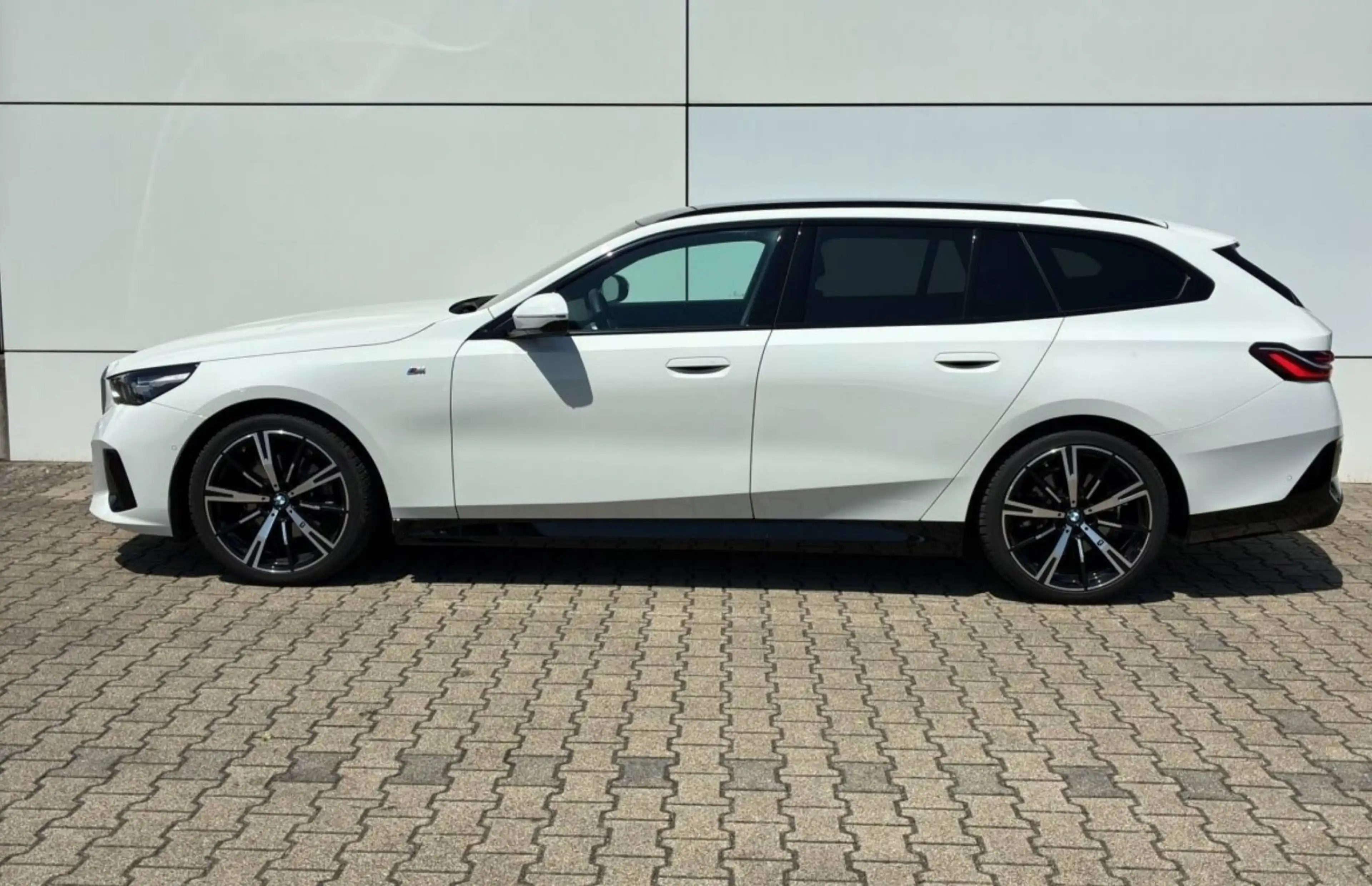 BMW 520 520 d M Sport — photo 2