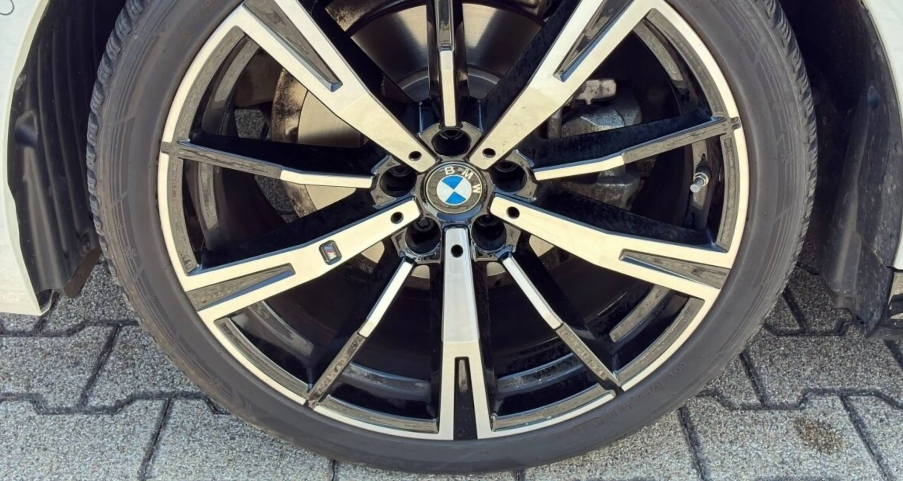 BMW 520 520 d M Sport — photo 9