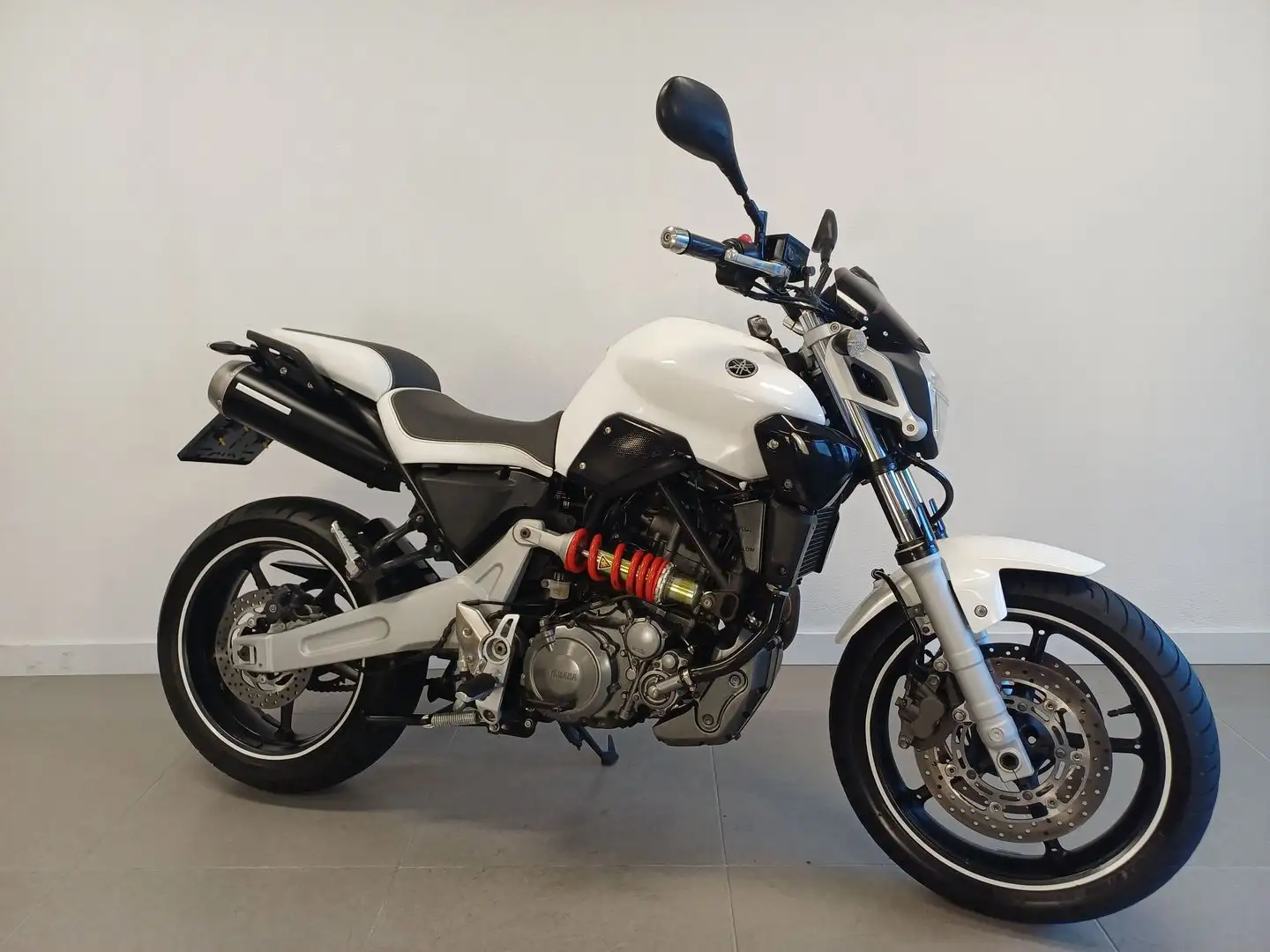 Yamaha MT-03 Wit - 2