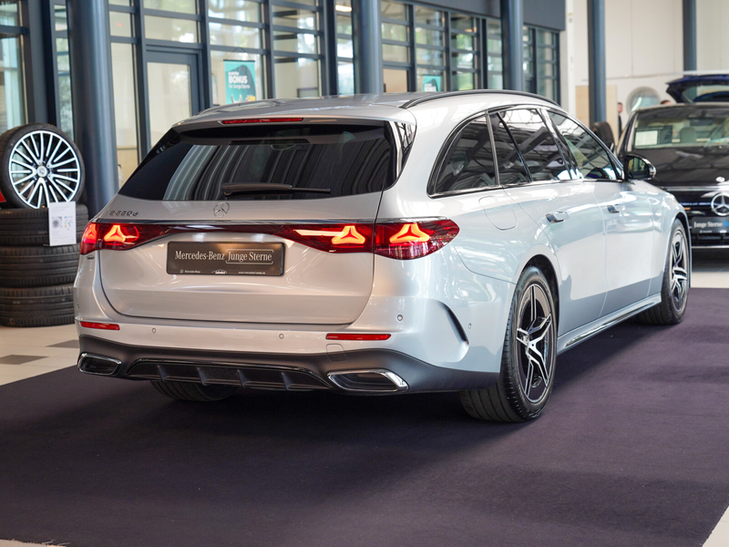 Mercedes-Benz E 220 E 220 d T AMG Line Night DIGITAL LIGHT 360° AHK — photo 3