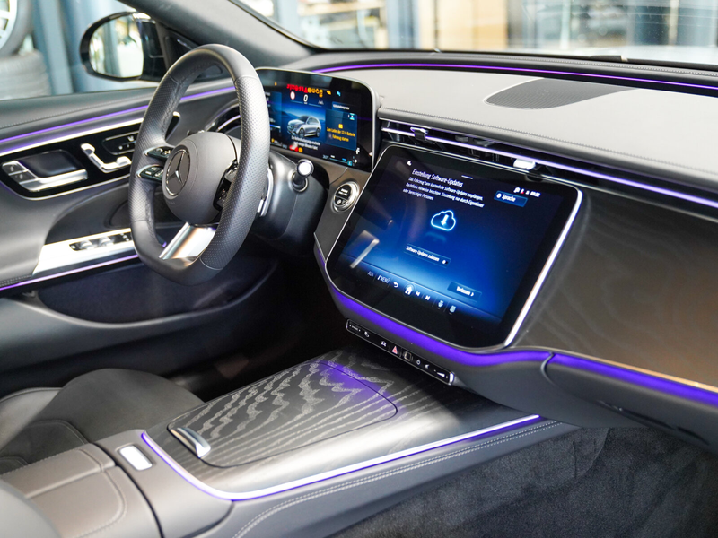 Mercedes-Benz E 220 E 220 d T AMG Line Night DIGITAL LIGHT 360° AHK — photo 13