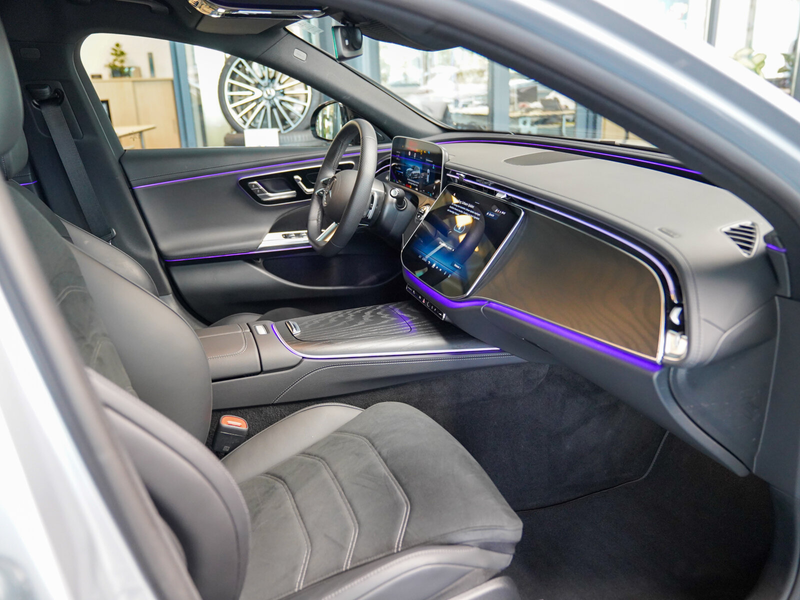 Mercedes-Benz E 220 E 220 d T AMG Line Night DIGITAL LIGHT 360° AHK — photo 12