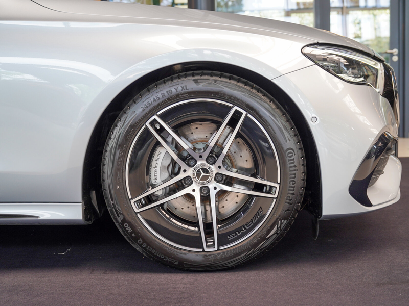 Mercedes-Benz E 220 E 220 d T AMG Line Night DIGITAL LIGHT 360° AHK — photo 2