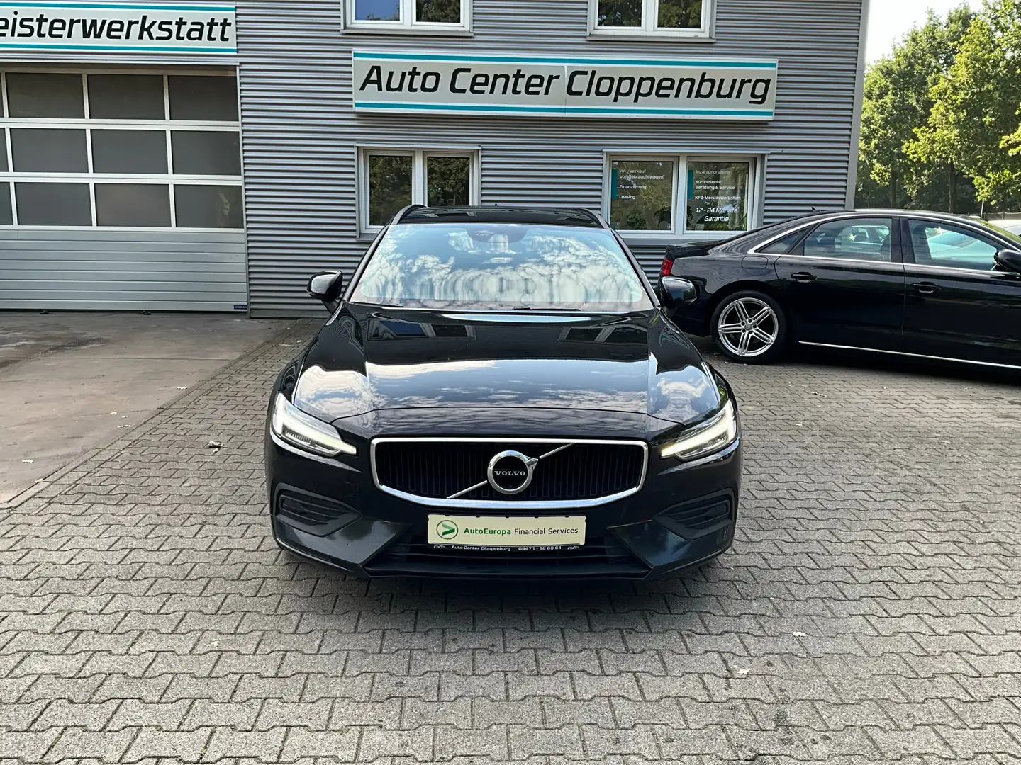 Volvo V60 2,0 D3 Geartronic Momentum Core Schwarz - 1