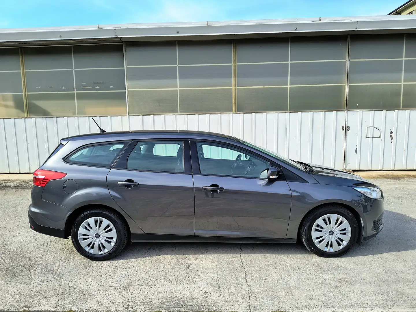 Ford Focus SW 1.5 tdci 120cv E6 *Ok Neopatentati* Gris - 2