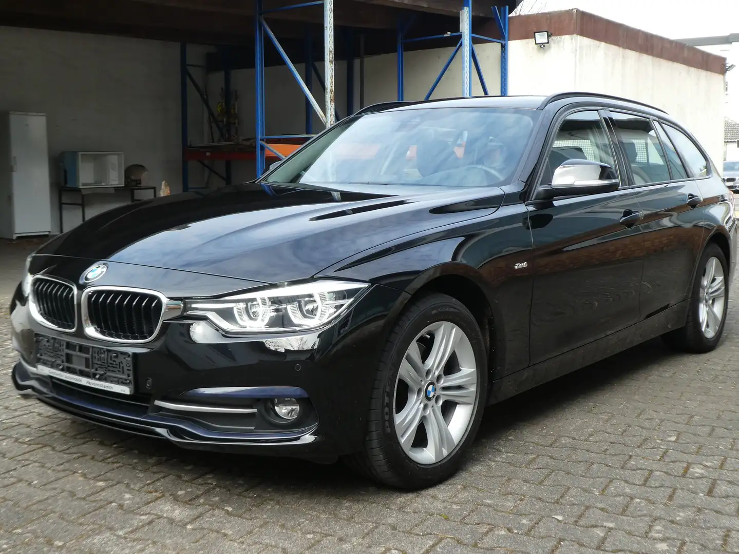 BMW 320 d xDrive Touring Sport Line Automatik Schwarz - 1