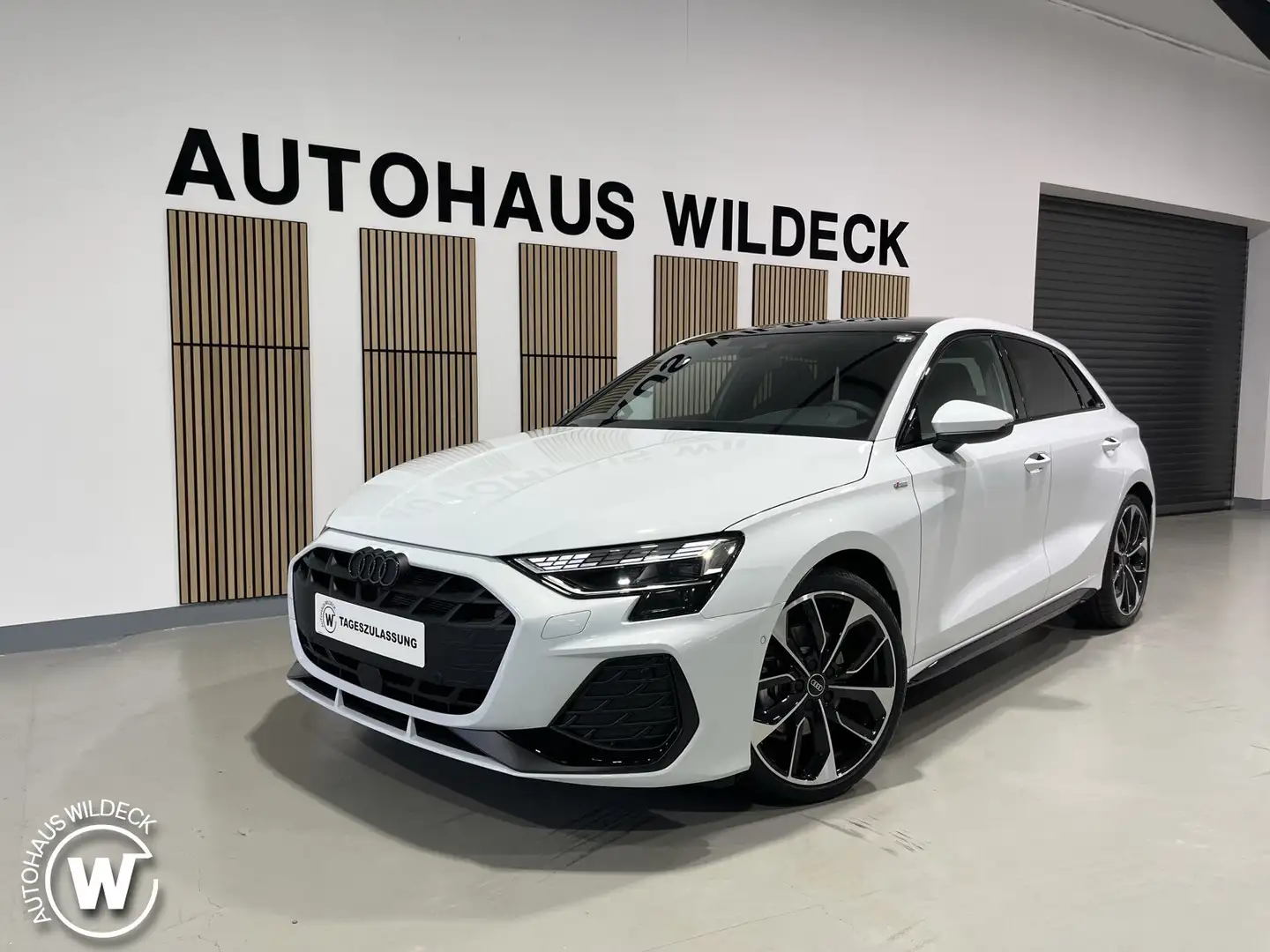 Audi A3 A3 Sportback S line 35TFSI ACC Pano Mat RFK Sono Weiß - 2