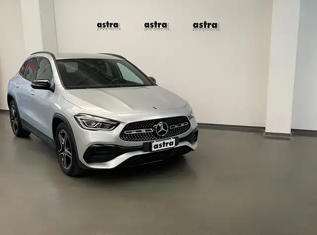 Mercedes-Benz GLA 200 Premium auto