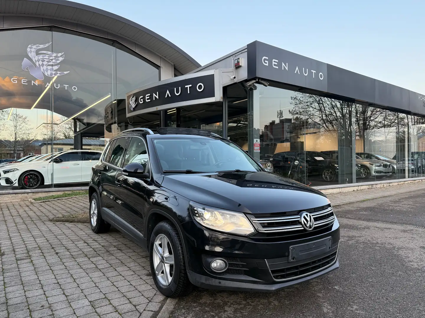 Volkswagen Tiguan 2.0TDi Sport Toit Ouvr. Pano. *12 MOIS GARANTIE* Schwarz - 1