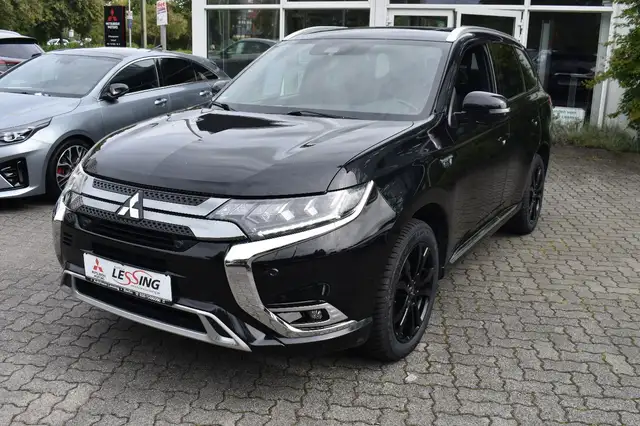 Mitsubishi Outlander 2,4 Plug-in Hybrid TOP