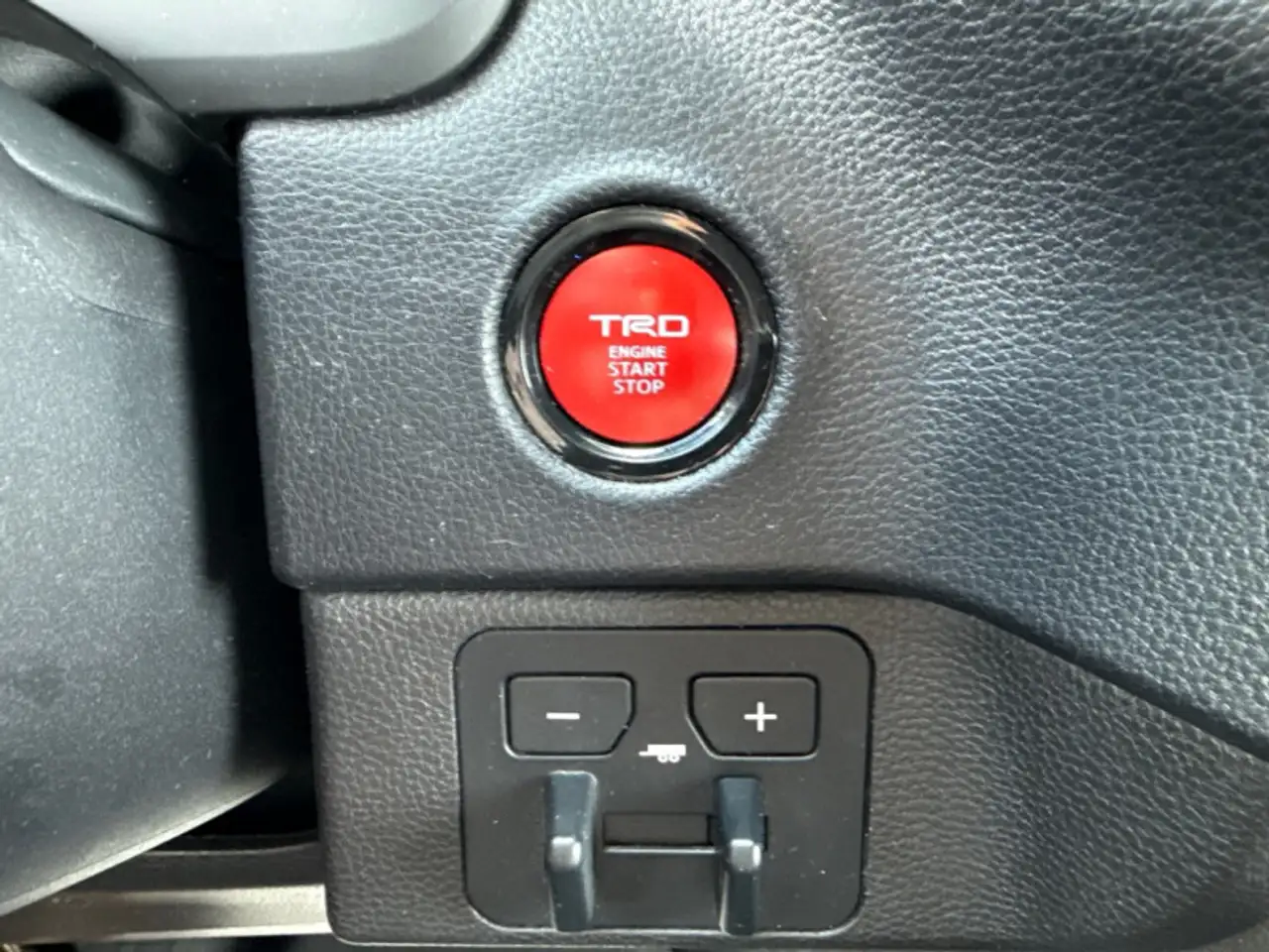 Toyota Tundra снимка Toyota Tundra