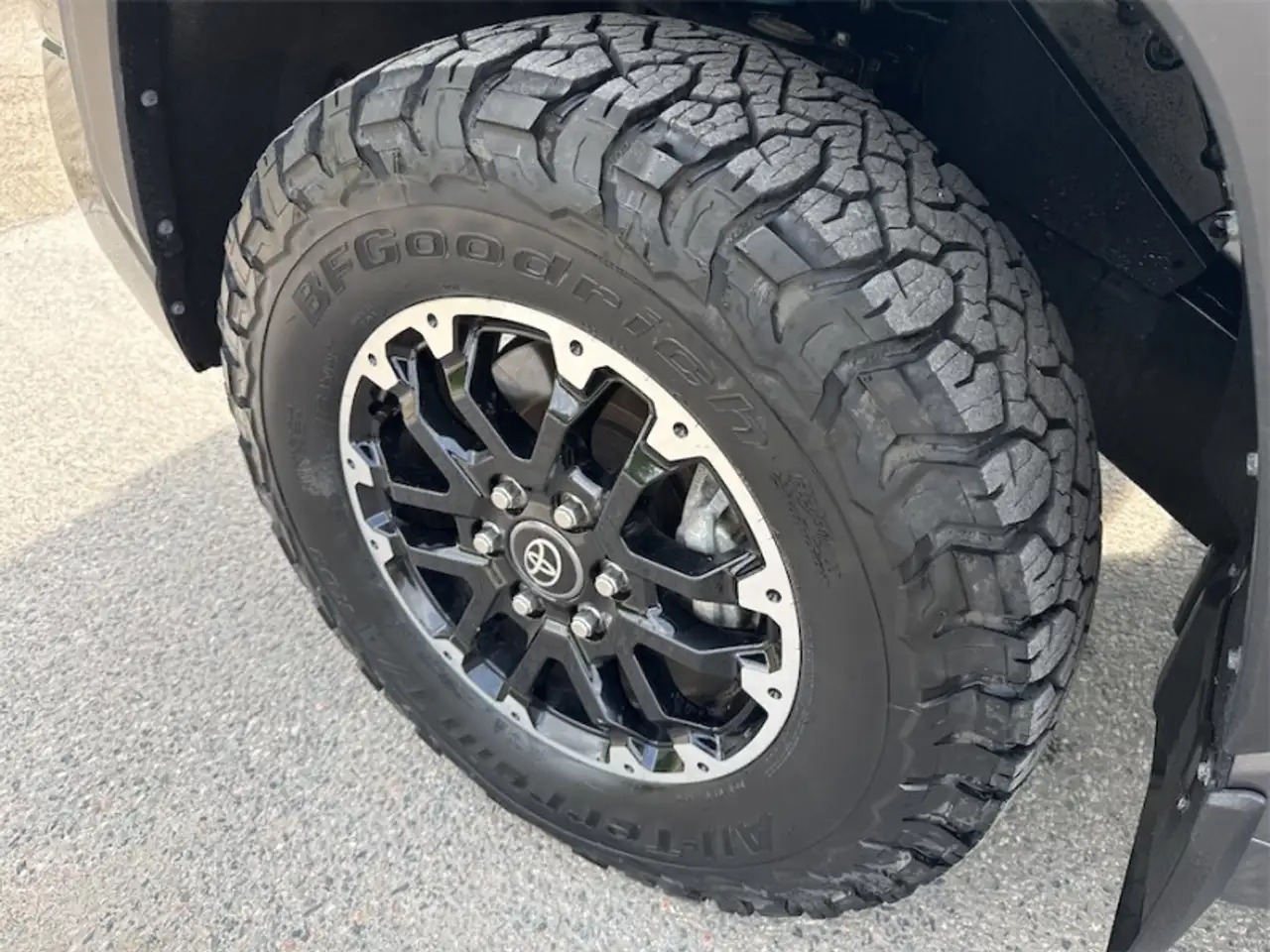 Toyota Tundra снимка Toyota Tundra