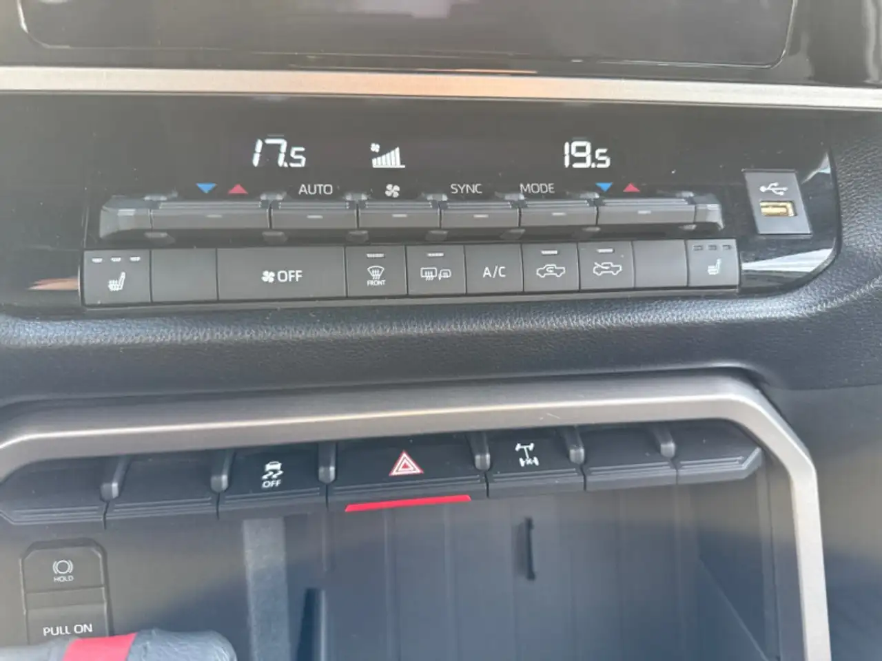 Toyota Tundra снимка Toyota Tundra