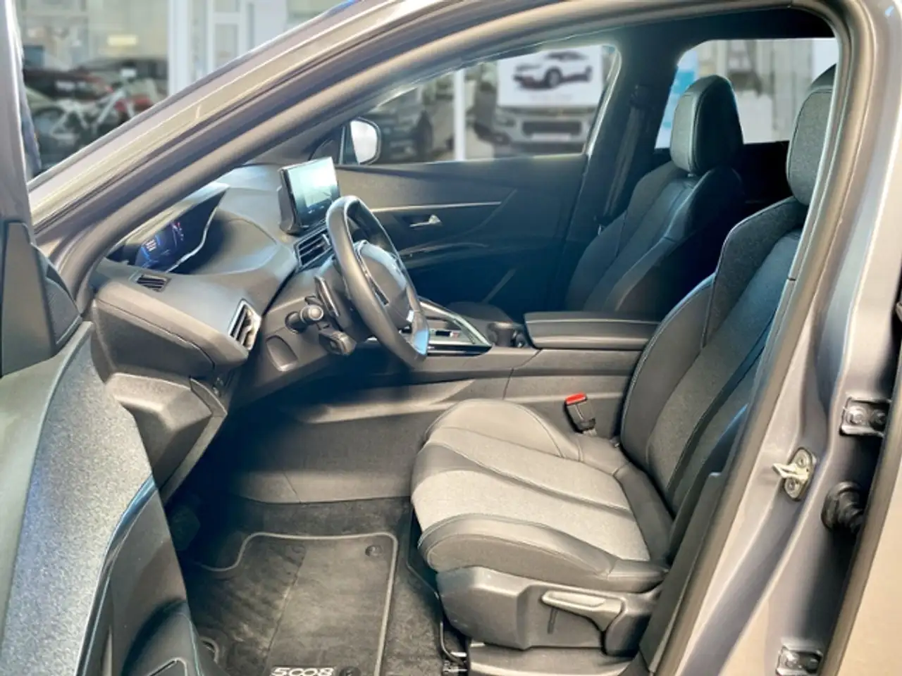 Peugeot 5008 Allure Pack Blue HDI 130 EAT8 9