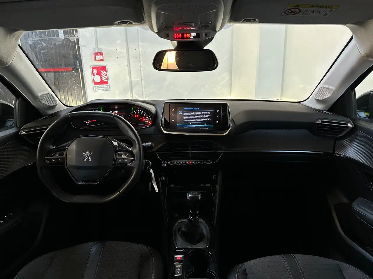 Peugeot 208 Allure PureTech 100 S/S, миниатюра 8