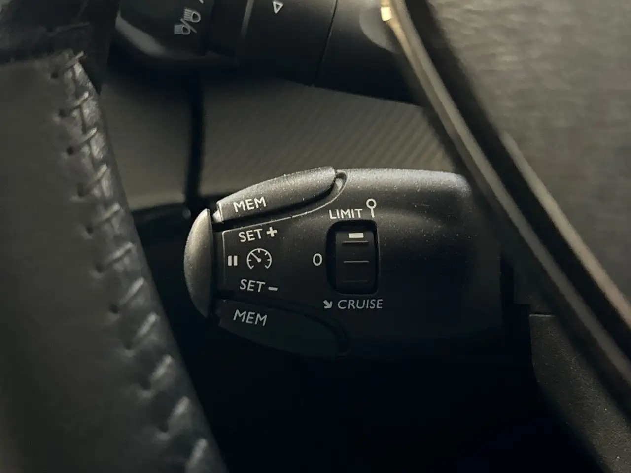 Peugeot 208 Allure PureTech 100 S/S, миниатюра 17