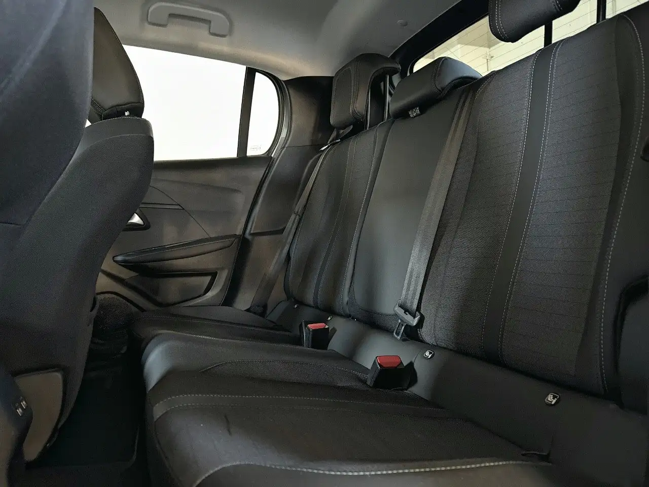 Peugeot 208 Allure PureTech 100 S/S, миниатюра 10