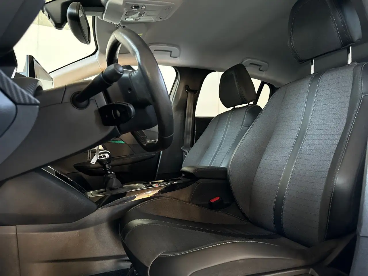 Peugeot 208 Allure PureTech 100 S/S, миниатюра 9