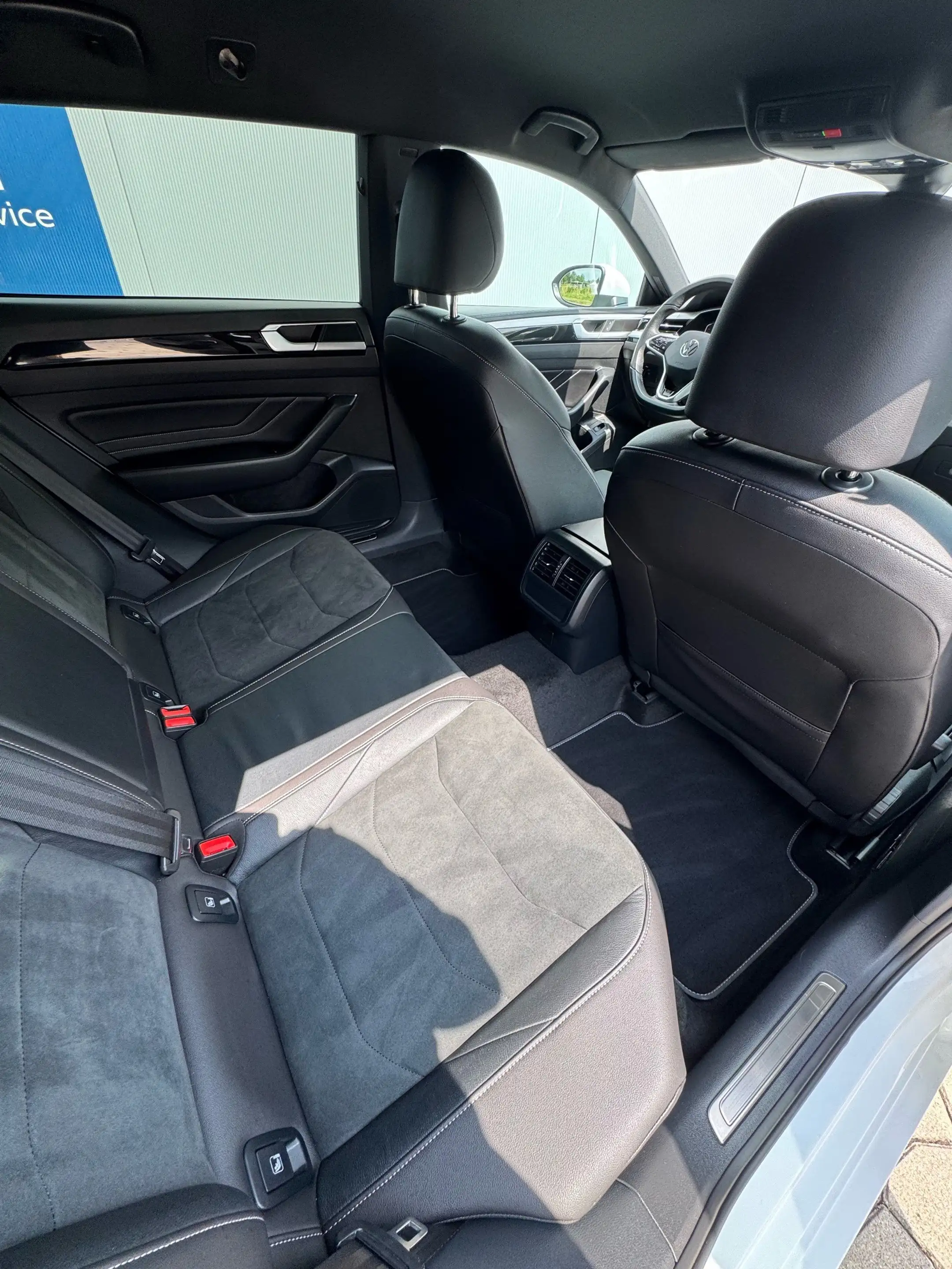 Volkswagen Arteon Shooting Brake 2.0 TDI DSG R-Line *AHK*LED* — photo 11