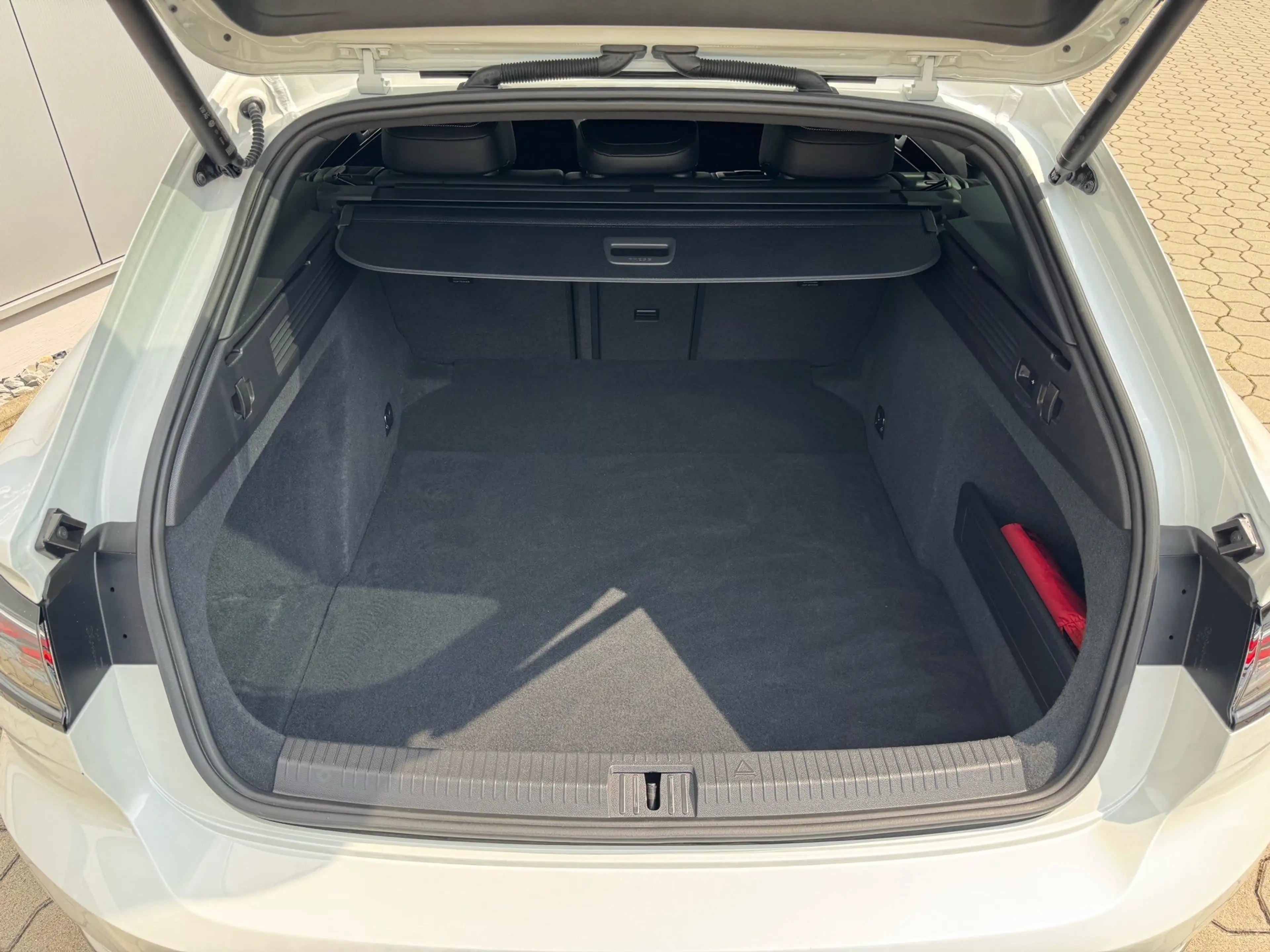 Volkswagen Arteon Shooting Brake 2.0 TDI DSG R-Line *AHK*LED* — photo 7