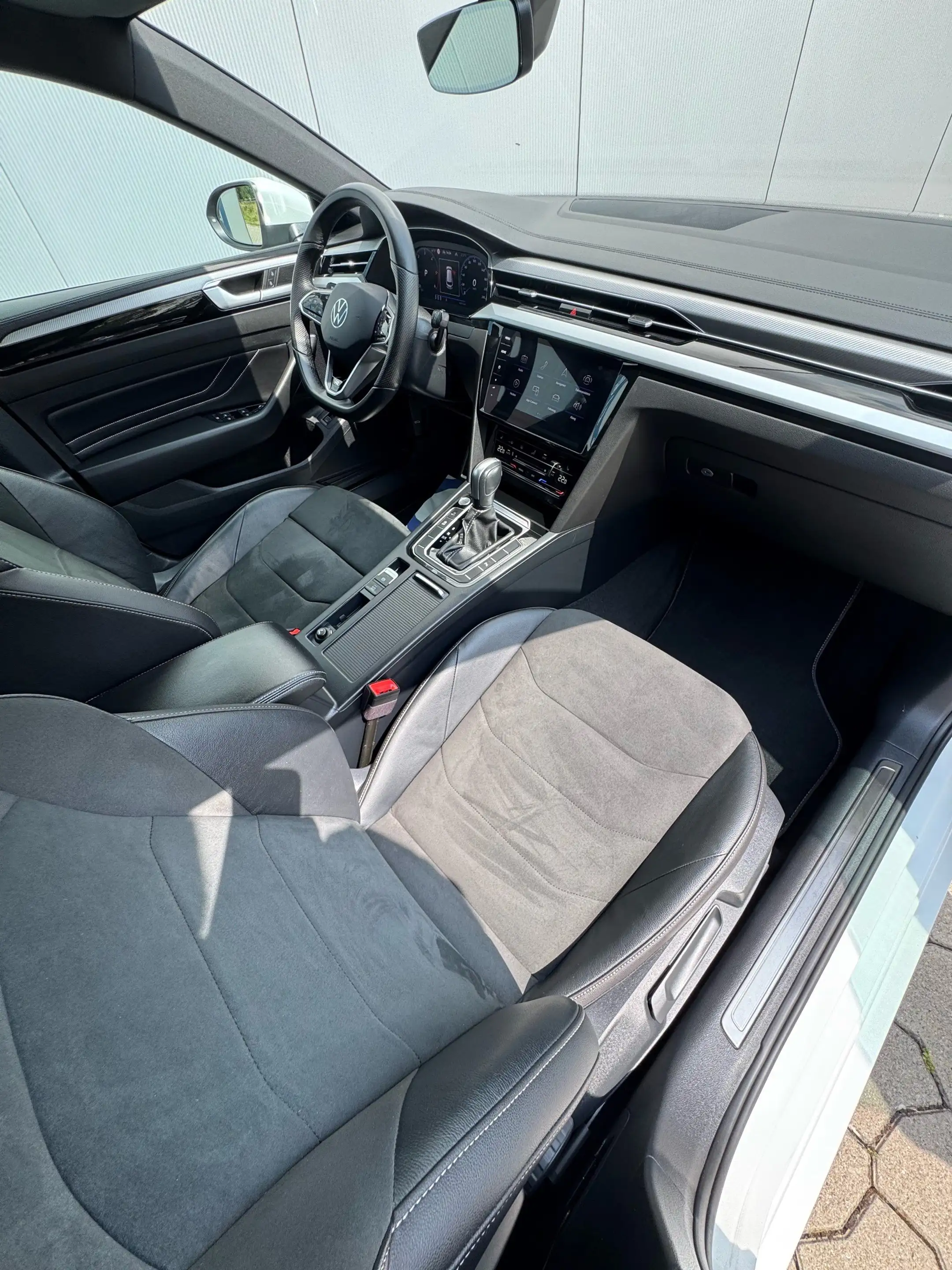 Volkswagen Arteon Shooting Brake 2.0 TDI DSG R-Line *AHK*LED* — photo 13