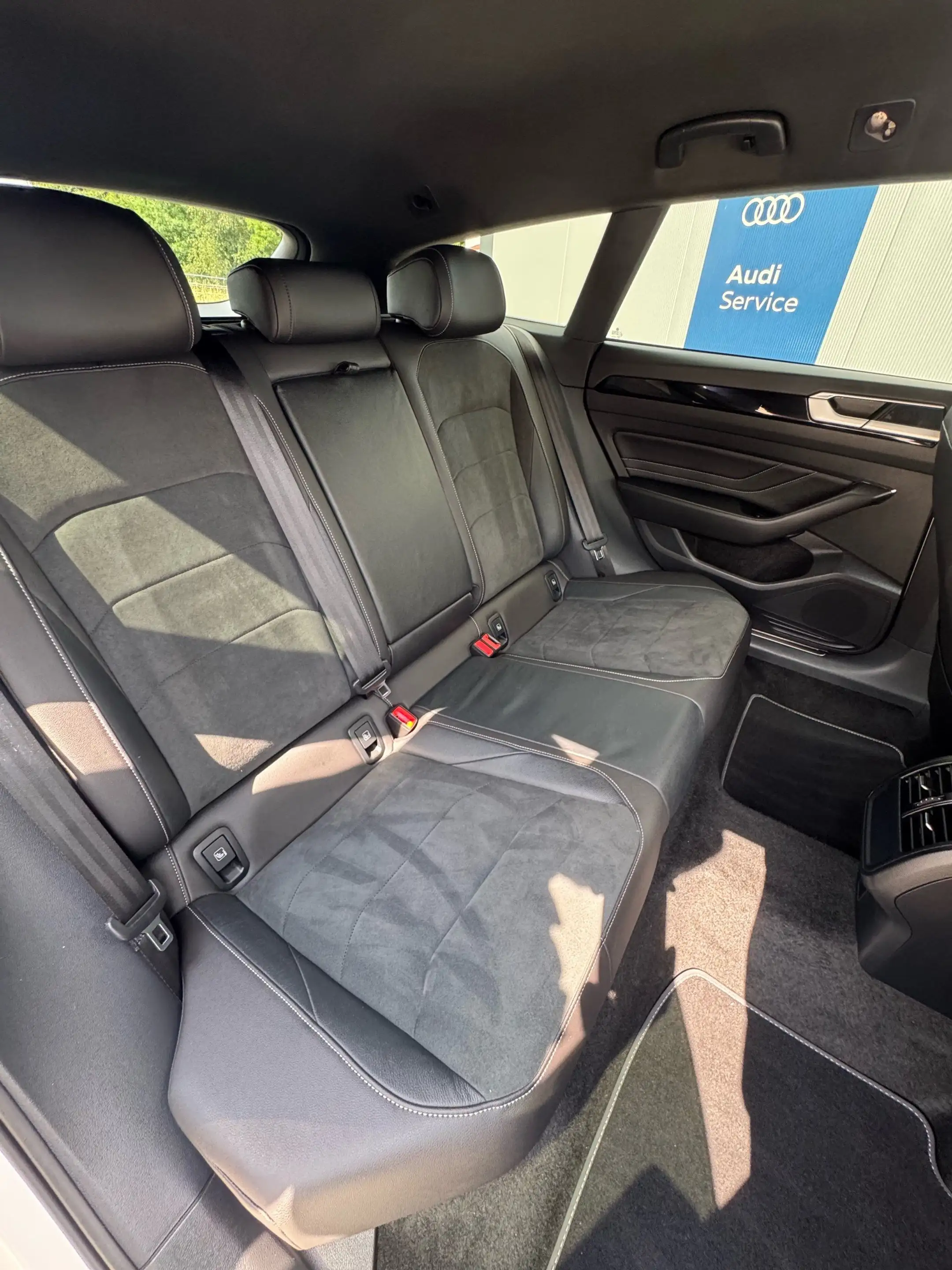 Volkswagen Arteon Shooting Brake 2.0 TDI DSG R-Line *AHK*LED* — photo 10