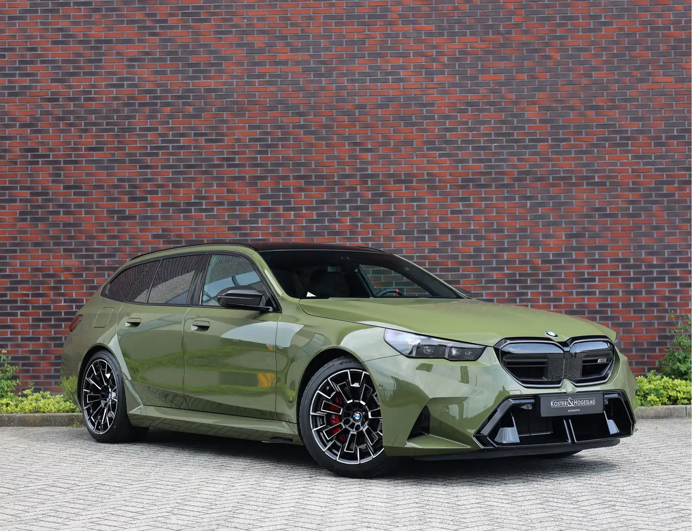 BMW M5 5-serie Touring | Direct leverbaar - Urban Green - Zielony - 1