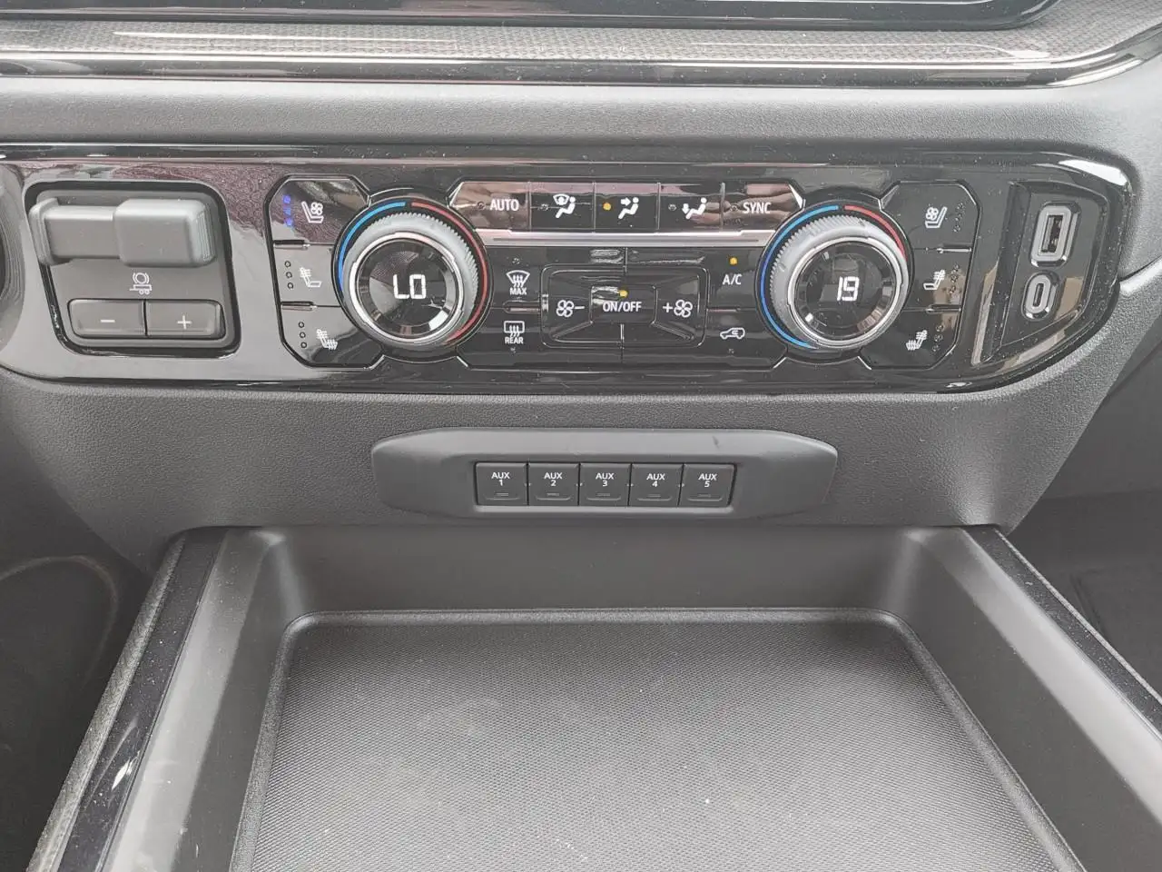Chevrolet Silverado 2500 photo Chevrolet Silverado 2500