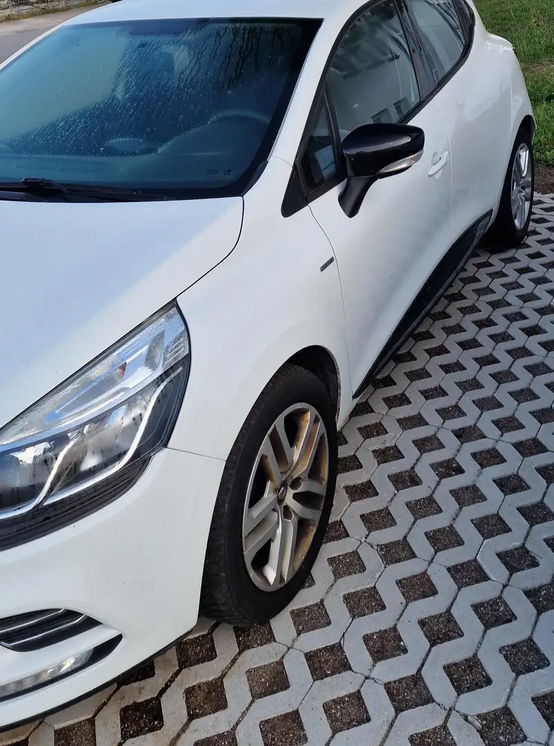 Renault Clio Clio 1.2 16V 75 LIMITED Weiß - 2