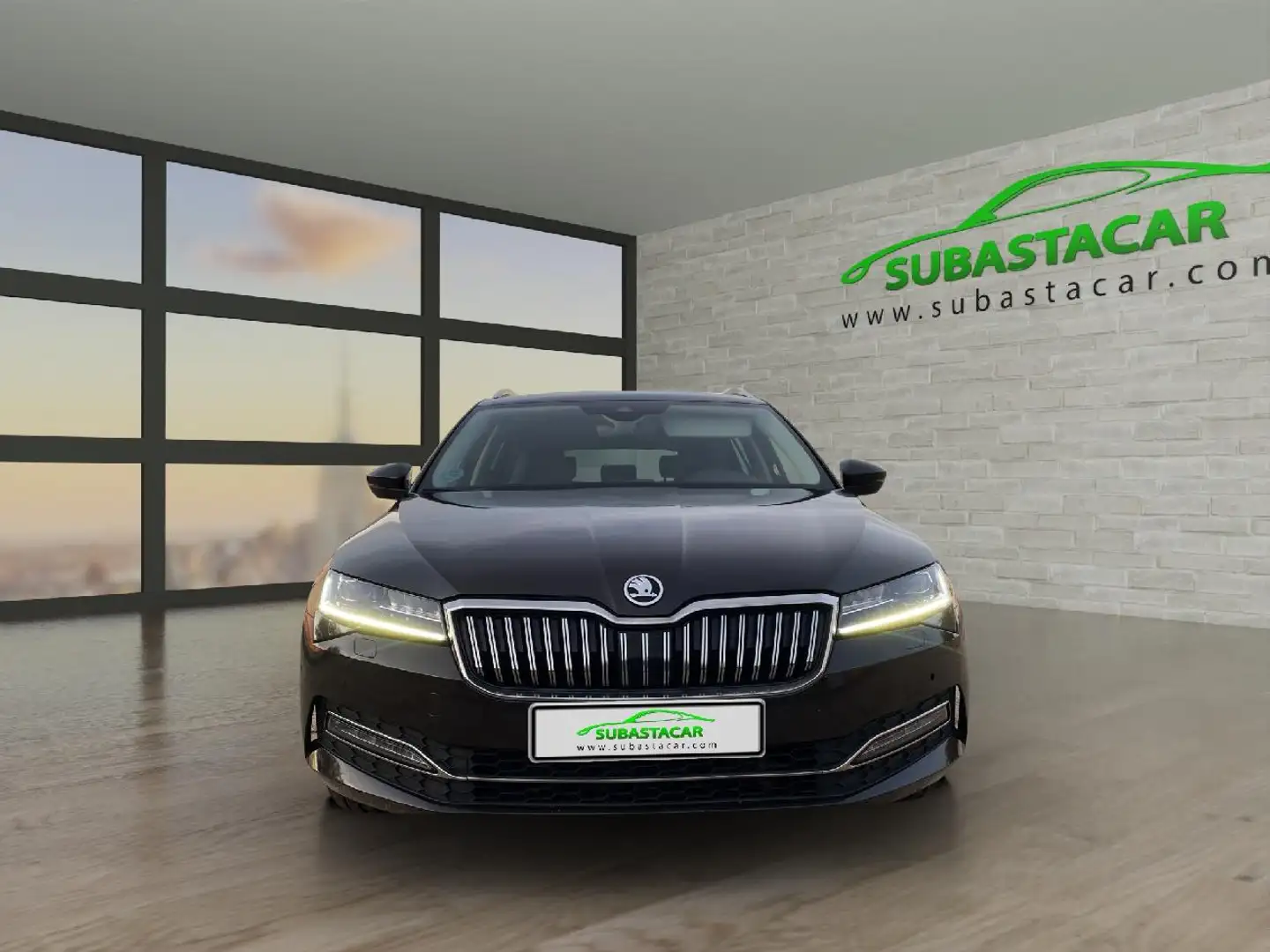 Skoda Superb Combi 2.0TDI AdBlue Style DSG 110kW Marrón - 2