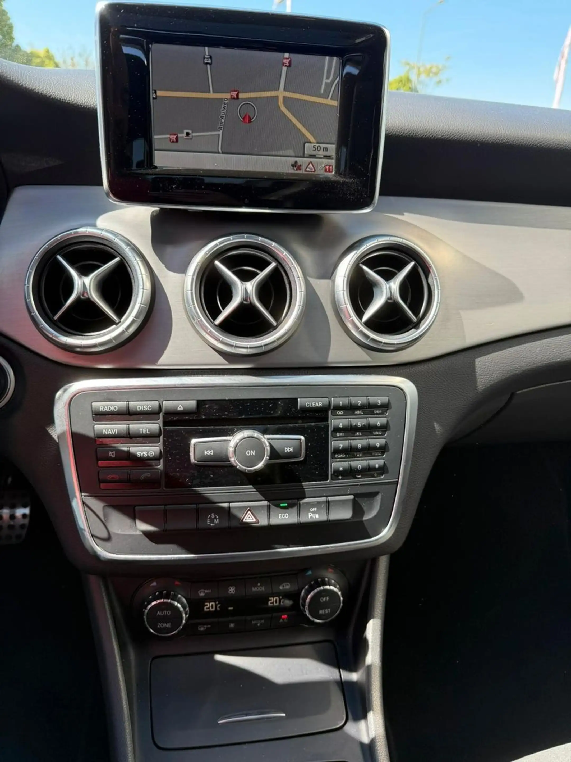 Mercedes-Benz CLA 200 *AMG-LINE*PANO*KAMERA*TEMPOMAT*NAVI* — photo 14