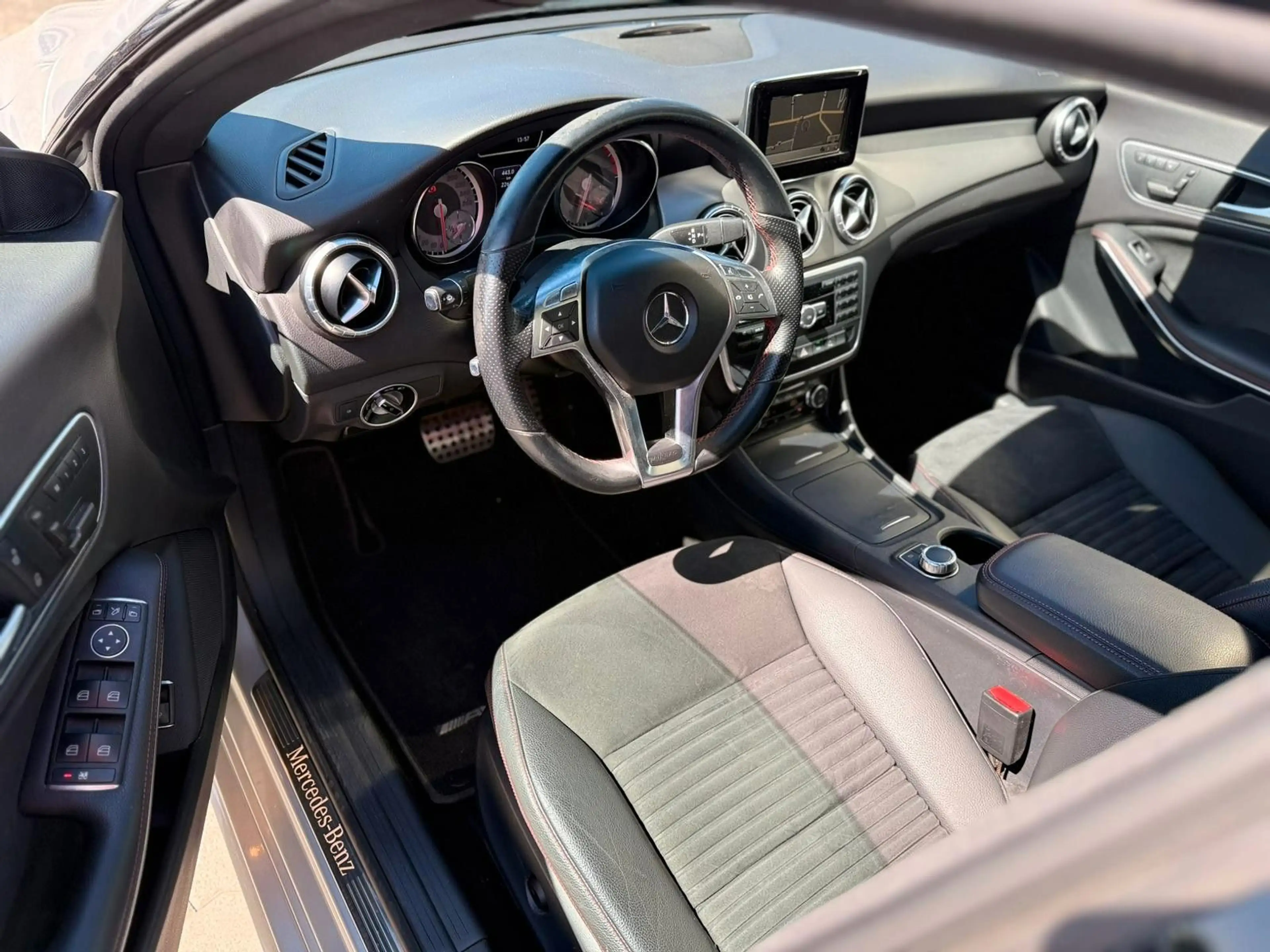 Mercedes-Benz CLA 200 *AMG-LINE*PANO*KAMERA*TEMPOMAT*NAVI* — photo 13