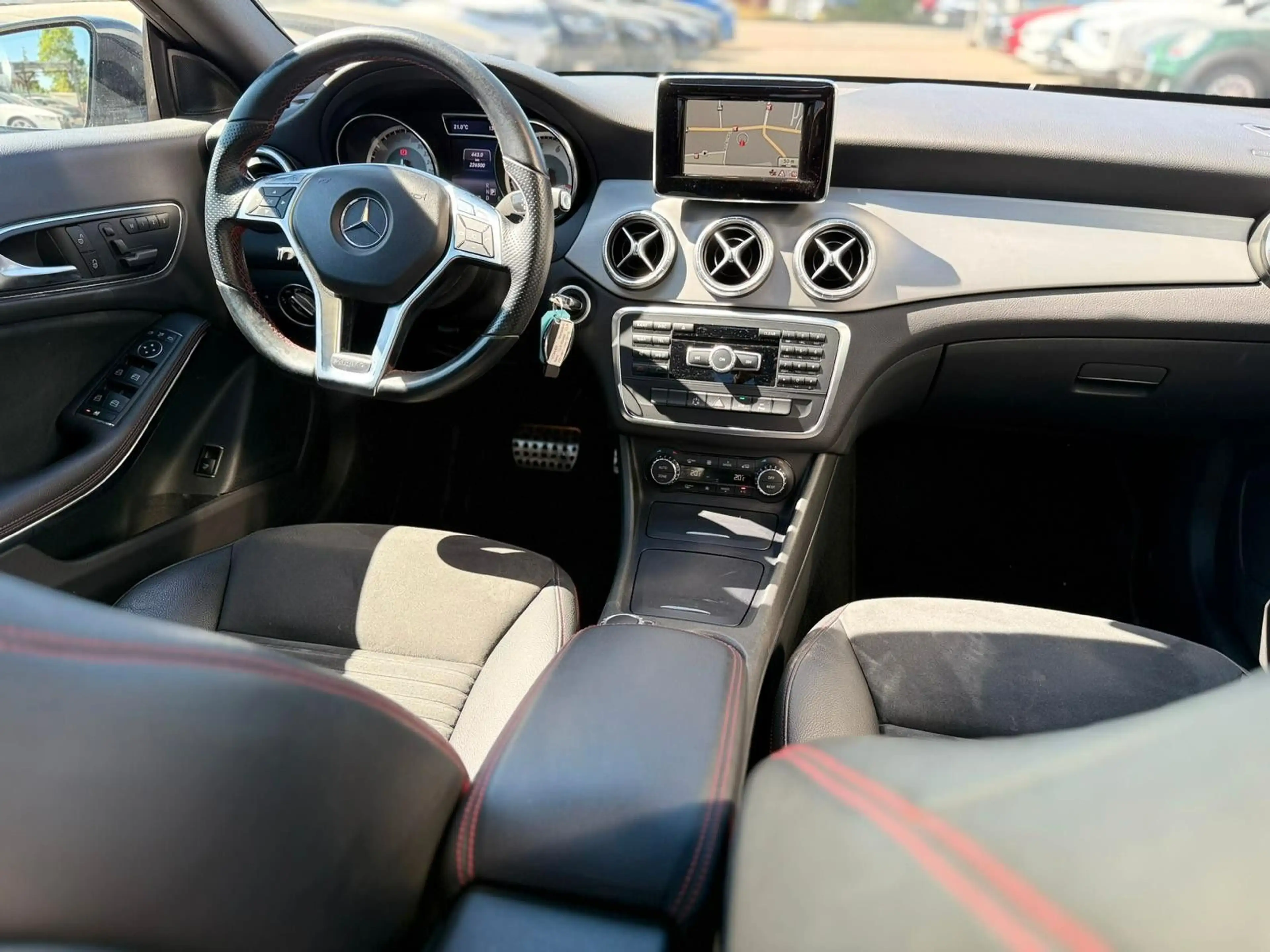 Mercedes-Benz CLA 200 *AMG-LINE*PANO*KAMERA*TEMPOMAT*NAVI* — photo 11