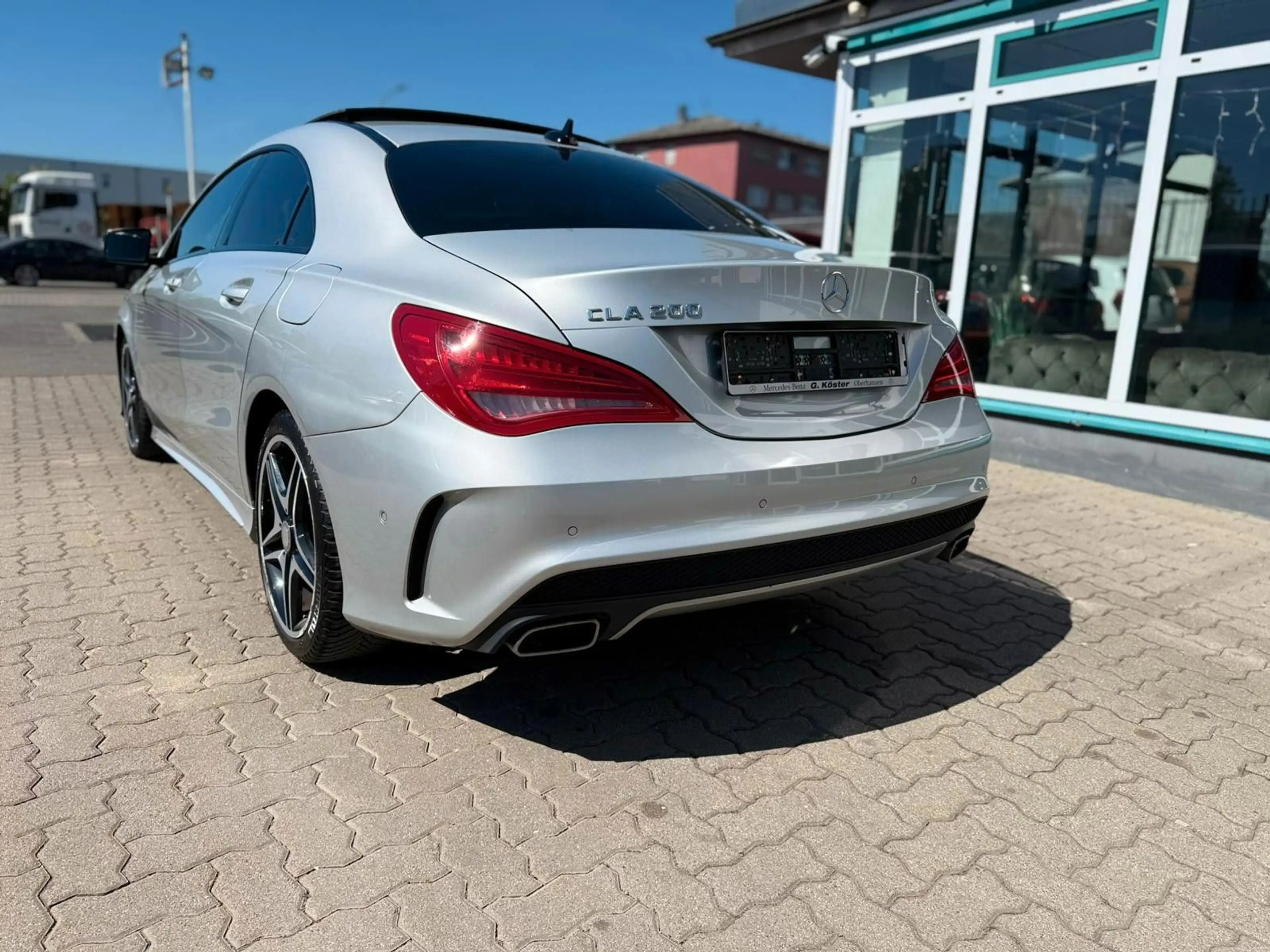 Mercedes-Benz CLA 200 *AMG-LINE*PANO*KAMERA*TEMPOMAT*NAVI* — photo 4