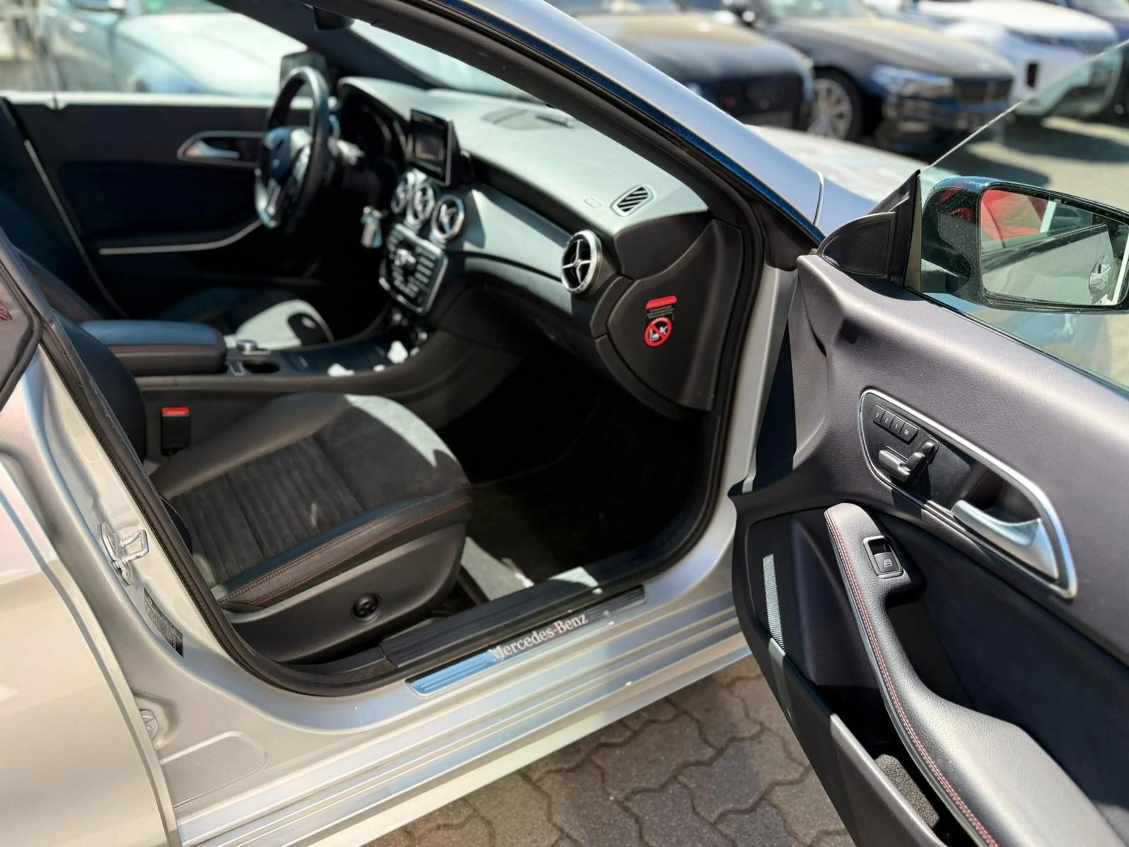 Mercedes-Benz CLA 200 *AMG-LINE*PANO*KAMERA*TEMPOMAT*NAVI* — photo 12