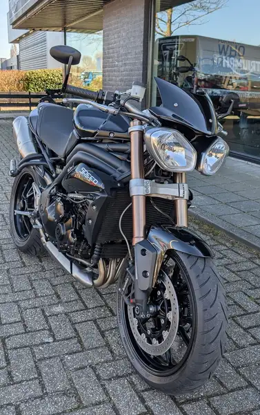 Triumph Speed Triple 1050 - foto 6